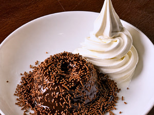 Brigadeirão Quente com Gelato