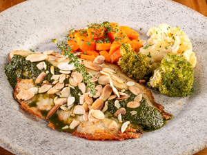 Tilapia Ao Pesto com Legumes