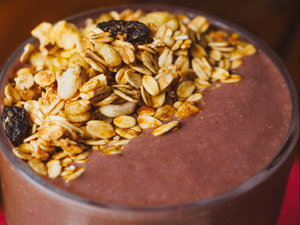 Vitamina de Açaí com Banana e Granola