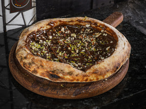 Pizza Brigadeiro com Amendoas Brotinho