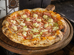 Pizza Lombo Canadense com Alho Poró Grande
