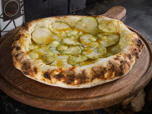 Pizza Pêra, Gorgonzola e Mel Brotinho
