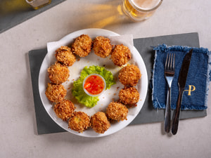 Bolinho de  Frango com  Pequi