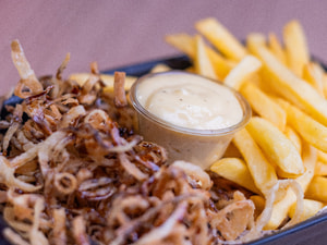 Fritas e Onion Strings Individual