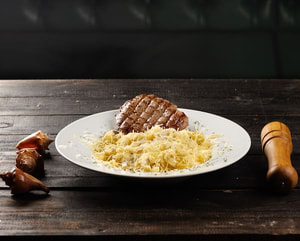 Paillard de Filé Alfredo (Filé Mignon Grelhado com Fettuccine Ao Molho Branco)